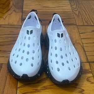 Kane Shoes W- 8   M-6